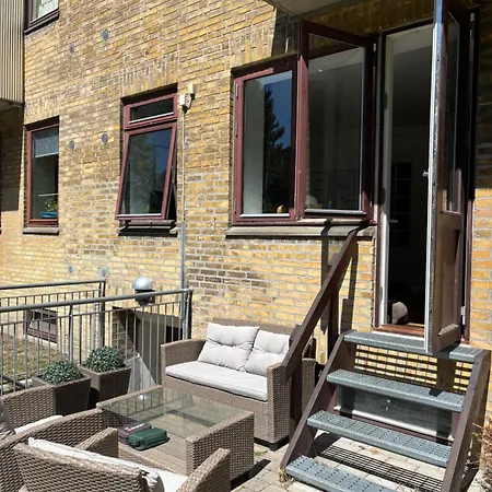 Cozy Flat Close To The City, Terrace &free Parking